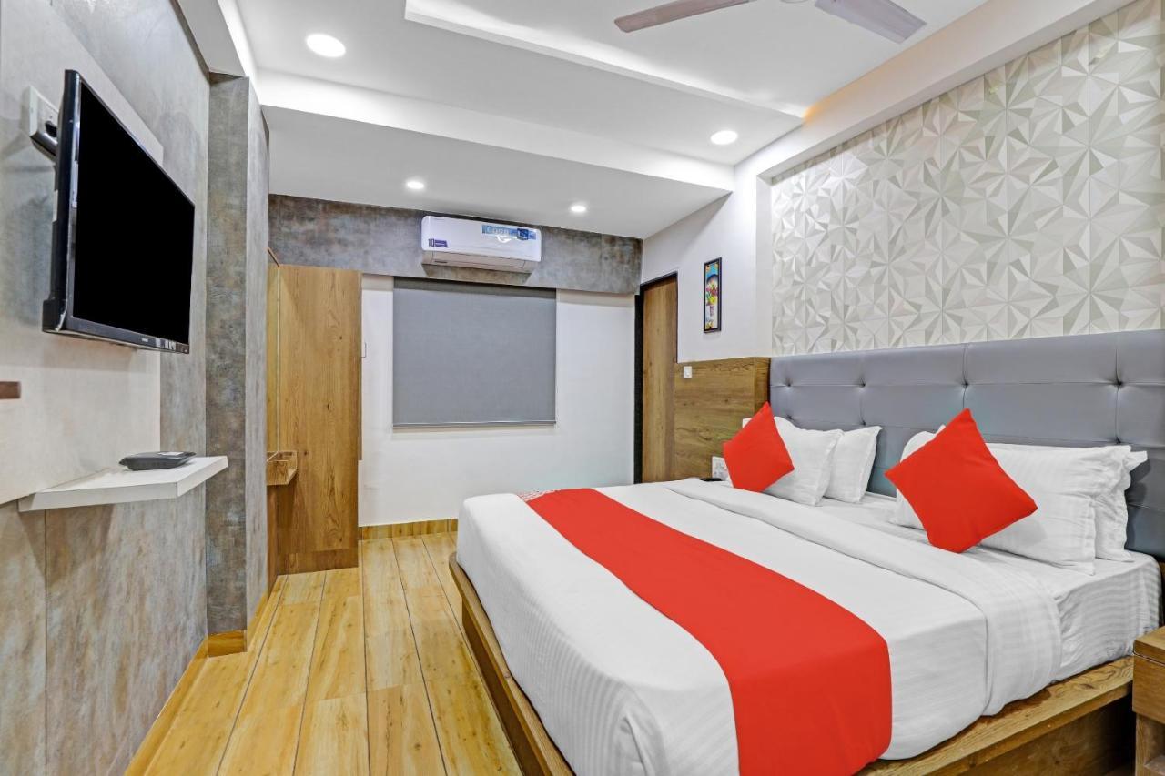 Hotel O R S Palace Ahmedabad Esterno foto