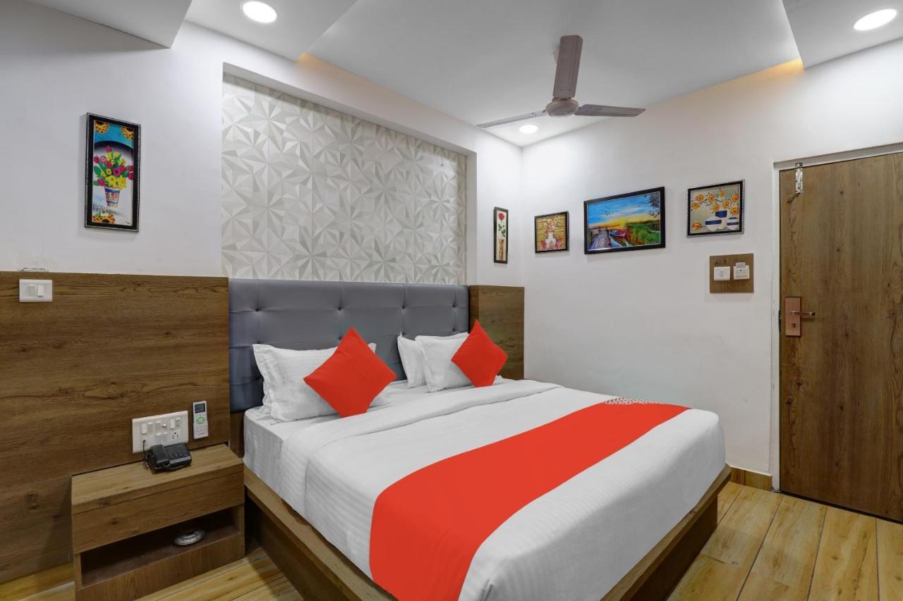 Hotel O R S Palace Ahmedabad Esterno foto