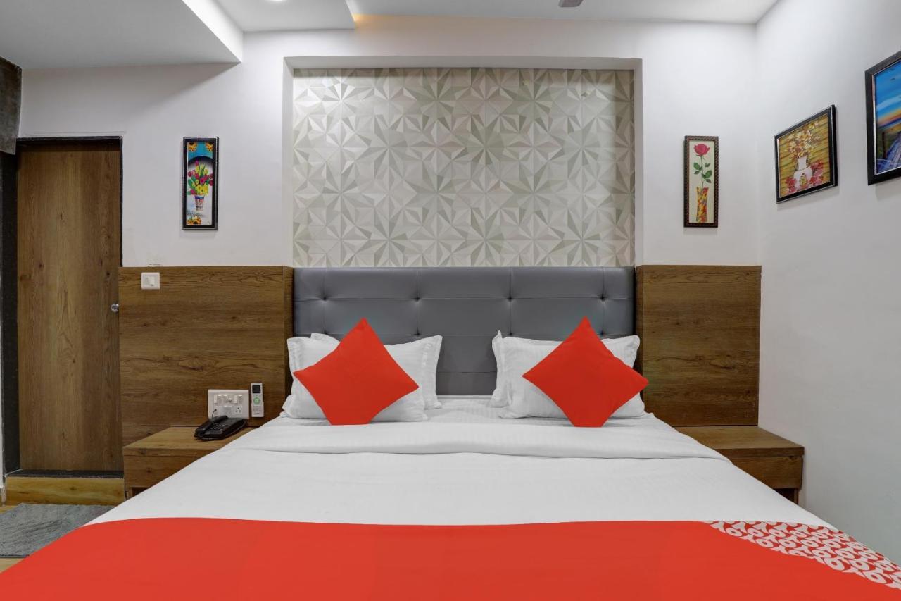 Hotel O R S Palace Ahmedabad Esterno foto